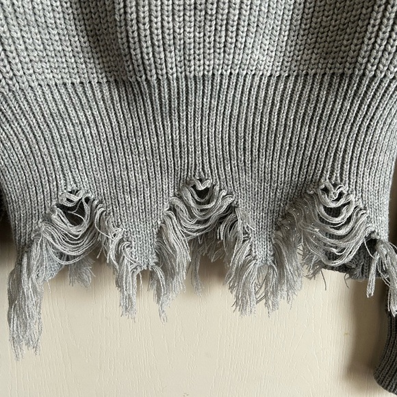 Hera | Cropped | Distressed | Sweater - Picture 5 of 10